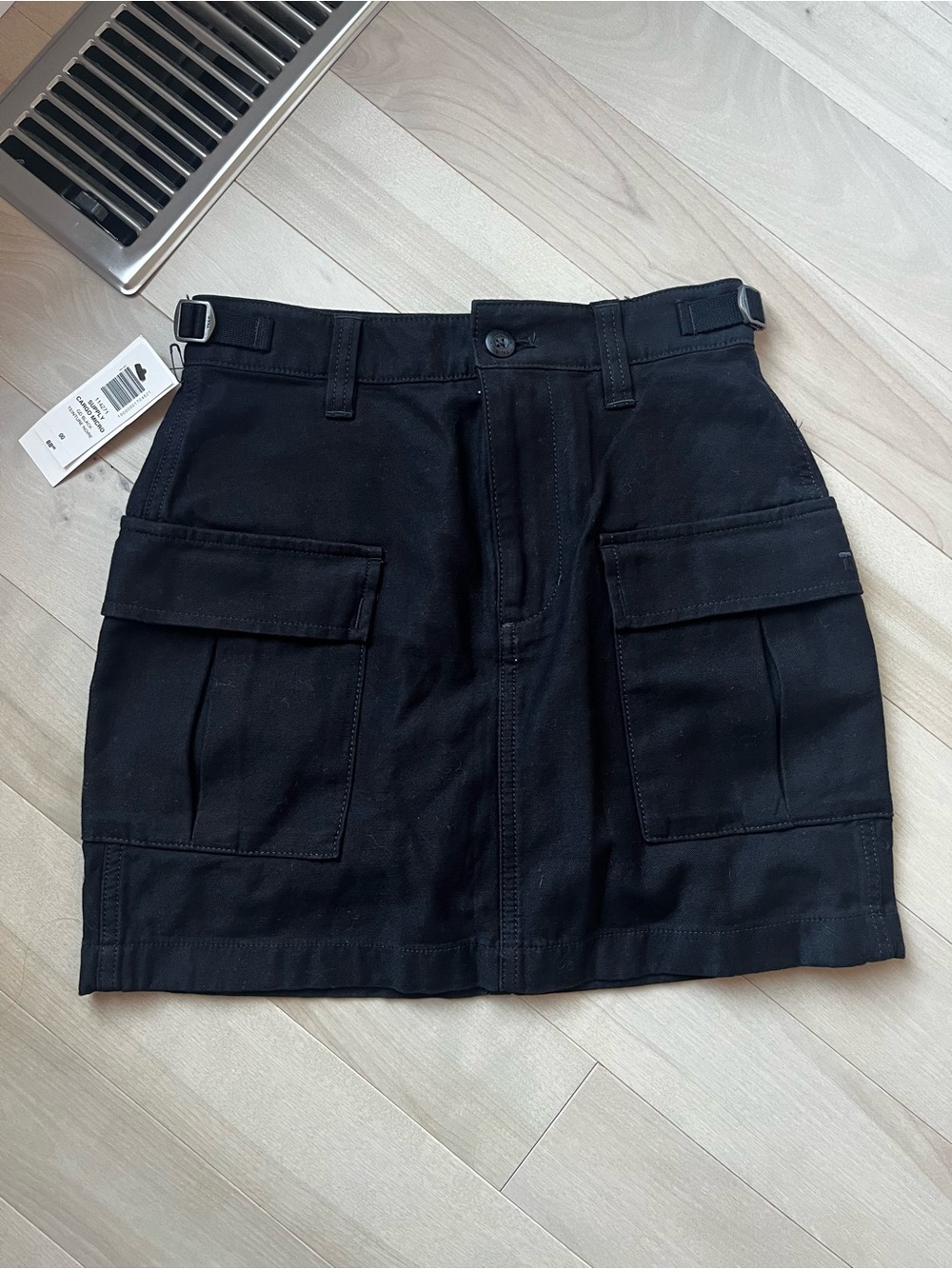 Aritzia - TNA Cargo Micro Mini Skirt